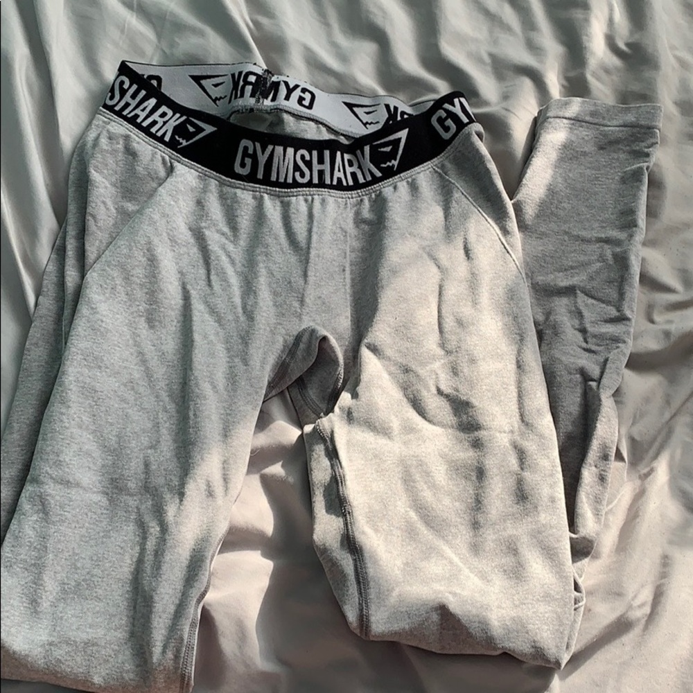 Gym shark leggings